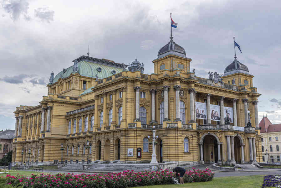 Croacia - Zagreb 22 - Teatro Nacional de Croacia.jpg
